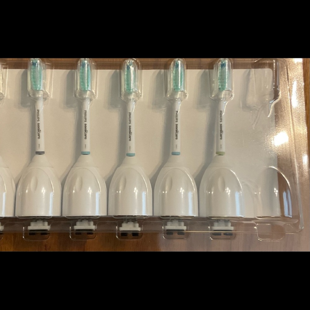 4 Phillips Sonicare Toothbrush Replacements. Fits E-series electric toothbrush.